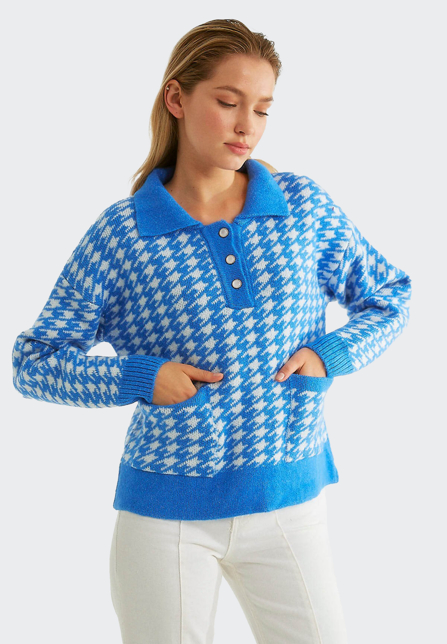 Blauer Kragenpullover